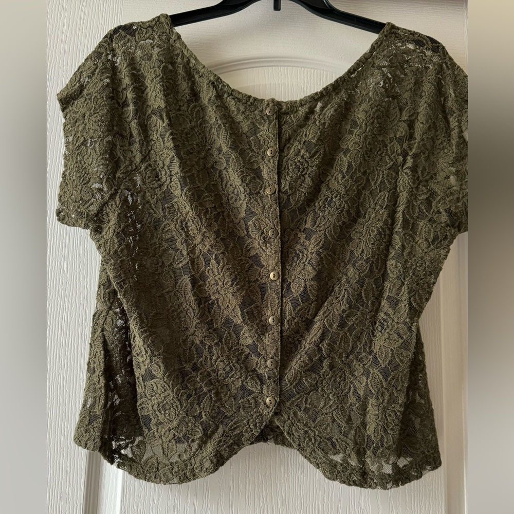 Woman's Short Sleeve Detailed Top Size XL Part of 5 for $40